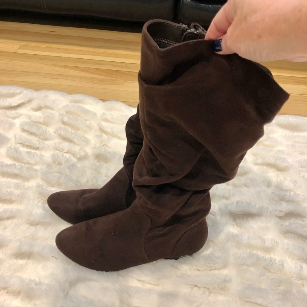 Under the knee slouch boot